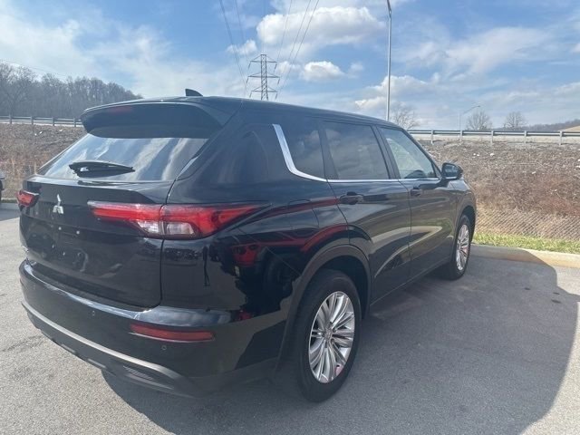 Used 2024 Mitsubishi Outlander ES image 15