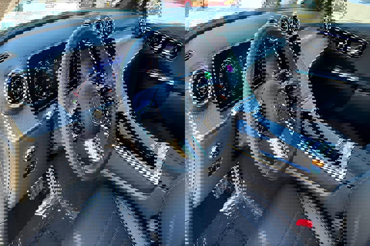 Used 2025 Mercedes-Benz GLC 300 4MATIC image 17