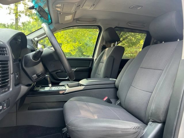 Used 2015 Nissan Titan SV w/ SV Value Truck Package AWD/4WD image 12