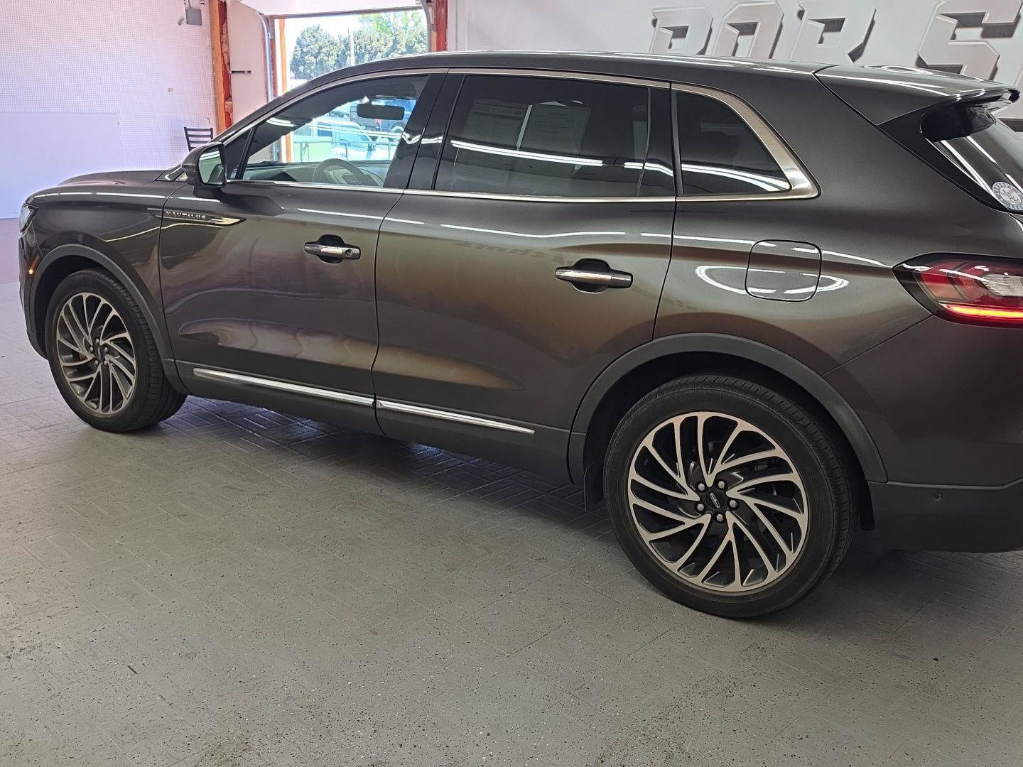 Used 2020 Lincoln Nautilus Reserve FWD image 3