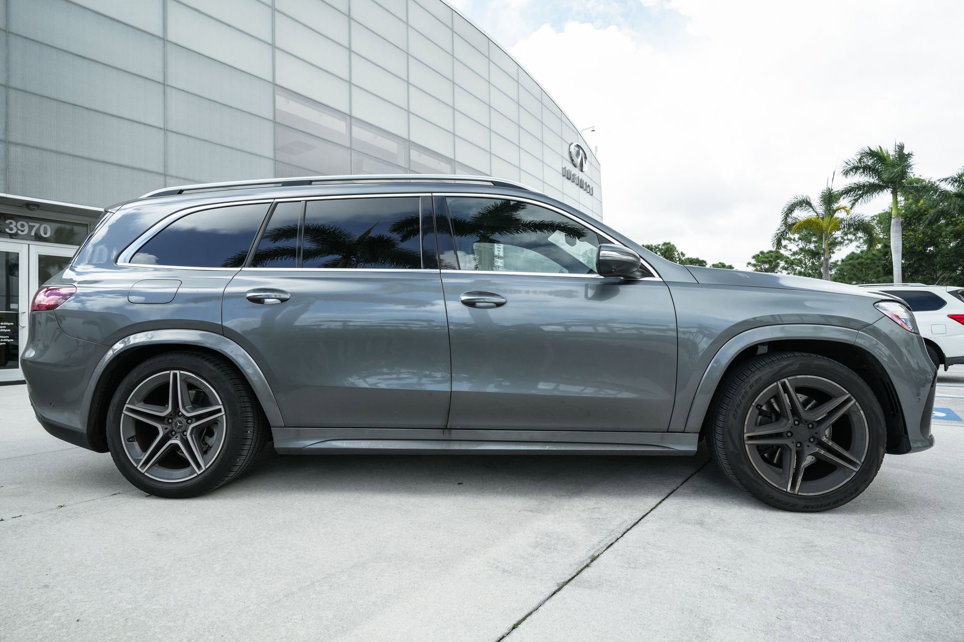 Used 2024 Mercedes-Benz GLS 450 4MATIC image 10