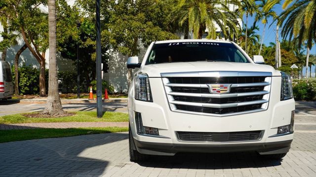 Used 2019 Cadillac Escalade ESV Premium Luxury RWD image 6