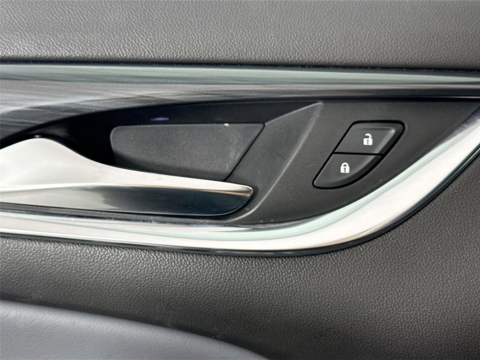 Used 2024 Buick Enclave Essence image 27