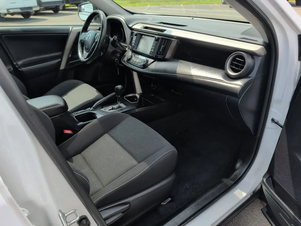 Used 2017 Toyota RAV4 XLE w/ Carpet Mat Package AWD/4WD image 18