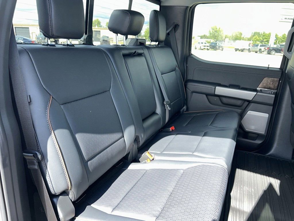 New 2026 Ford F250 Lariat w/ FX4 Off-Road Package image 16