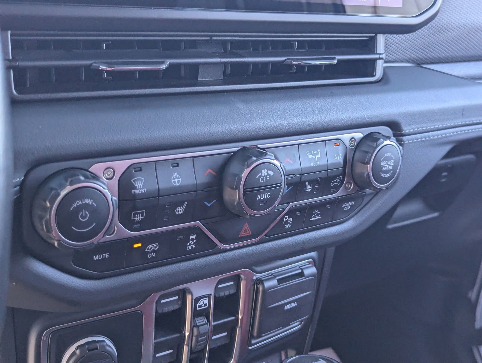 Used 2024 Jeep Wrangler Rubicon 392 image 22