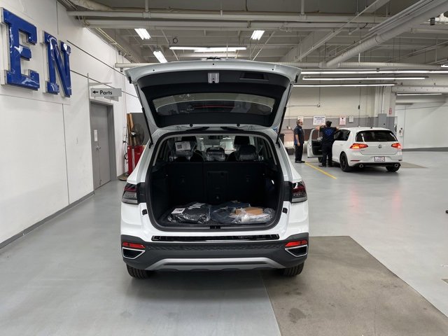 New 2026 Volkswagen Taos SE image 11