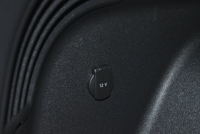 Used 2025 Volkswagen Atlas Cross Sport SE image 33