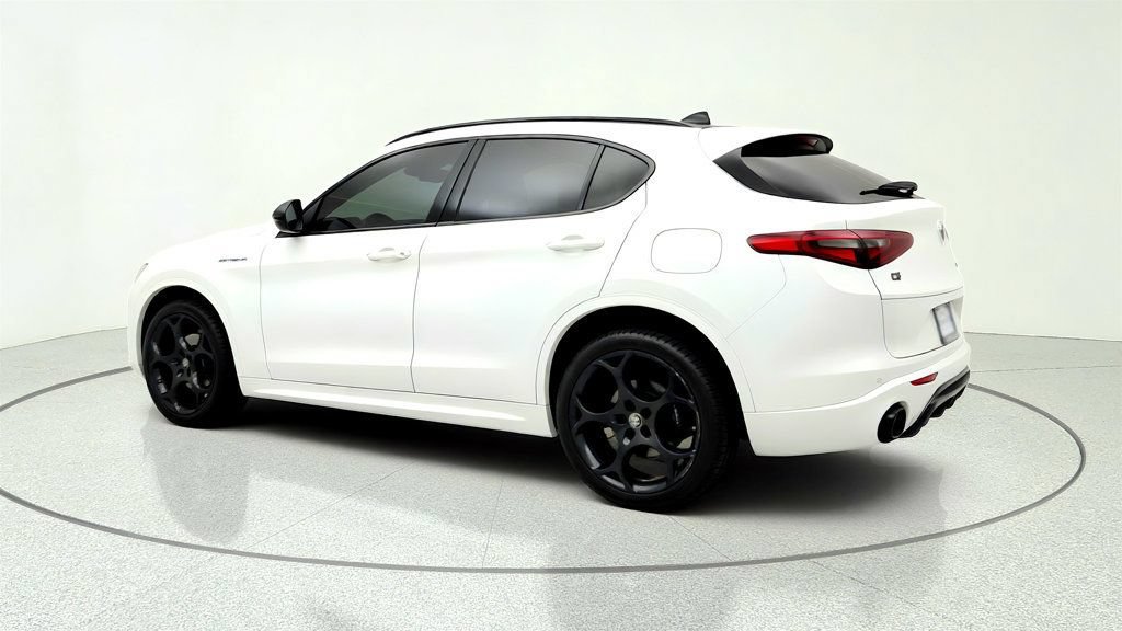 Used 2023 Alfa Romeo Stelvio Estrema AWD/4WD image 7