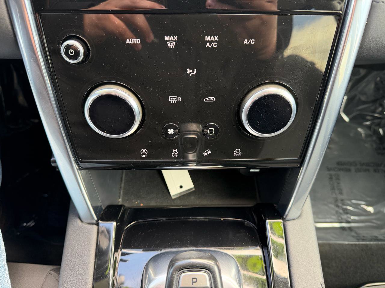 Used 2020 Land Rover Discovery Sport image 14