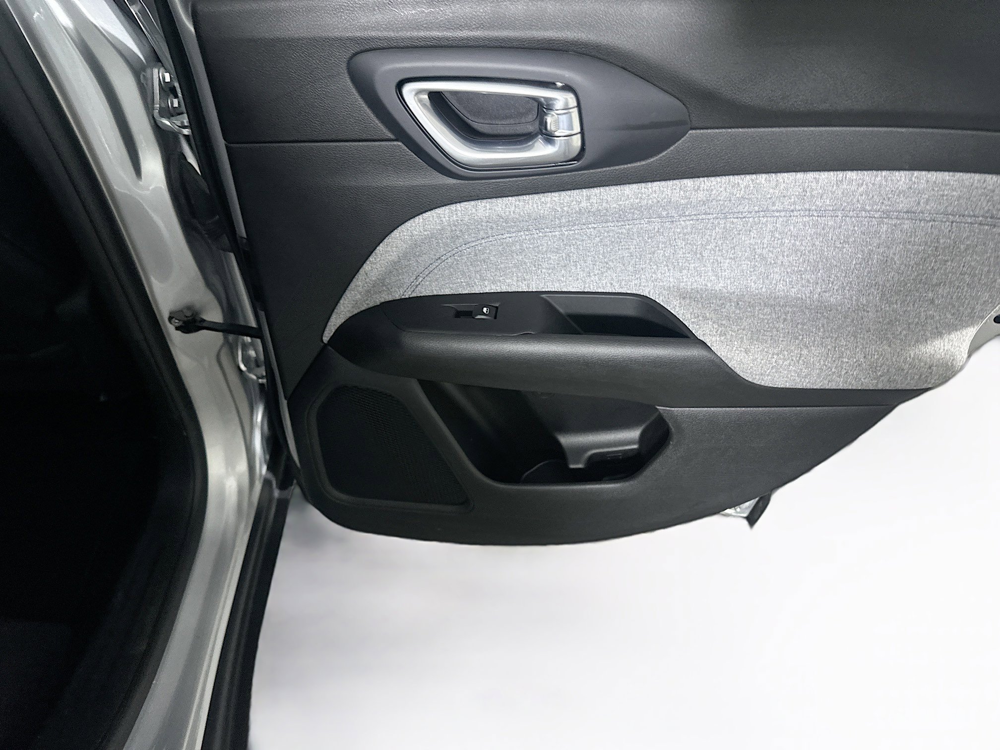 Used 2025 Jeep Compass Latitude image 28