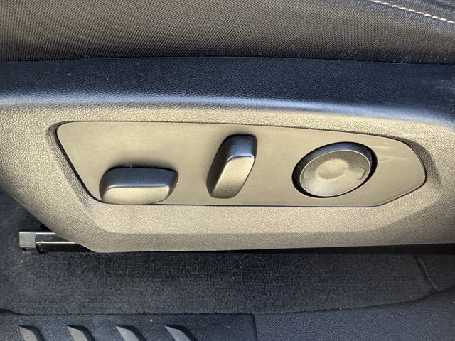 Used 2024 Chevrolet Colorado LT w/ LT Convenience Package II RWD image 13
