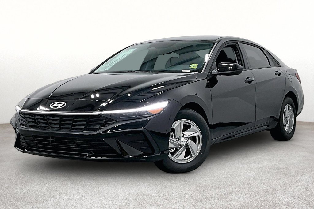 New 2026 Hyundai Elantra SE FWD image 2