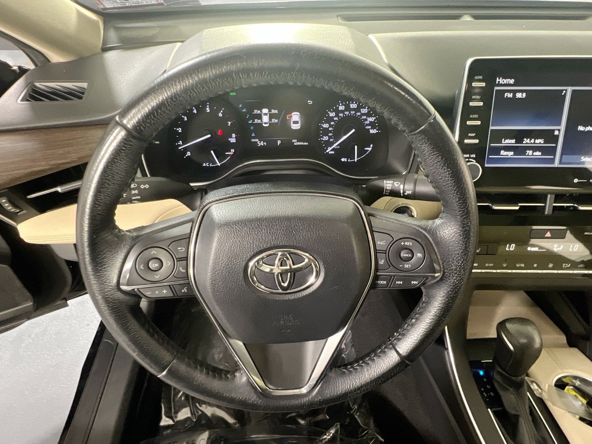 Used 2019 Toyota Avalon XLE image 11