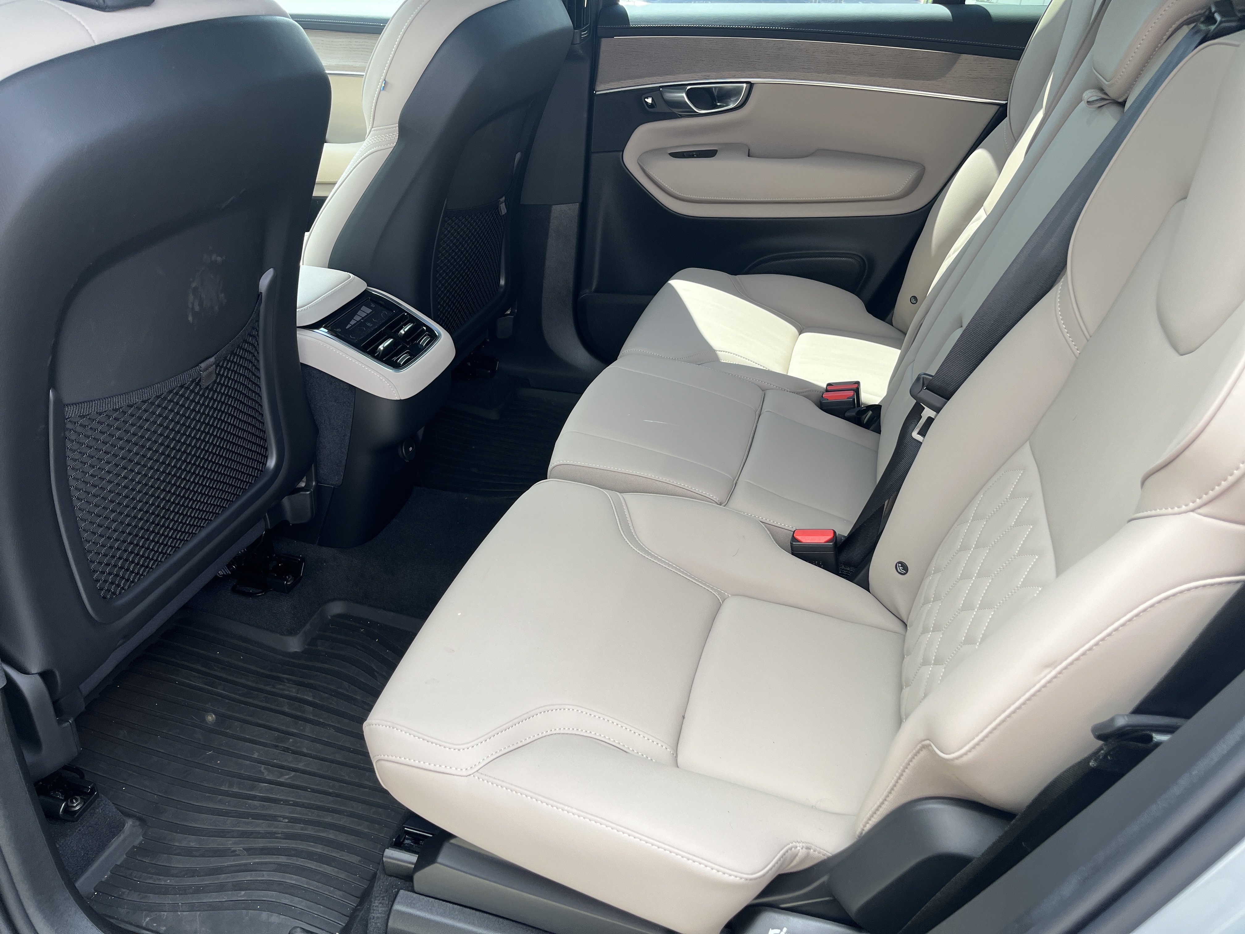 New 2026 Volvo XC90 B6 Plus w/ Protection Package Premier AWD/4WD image 11