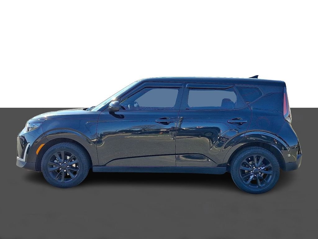 Used 2023 Kia Soul LX image 4