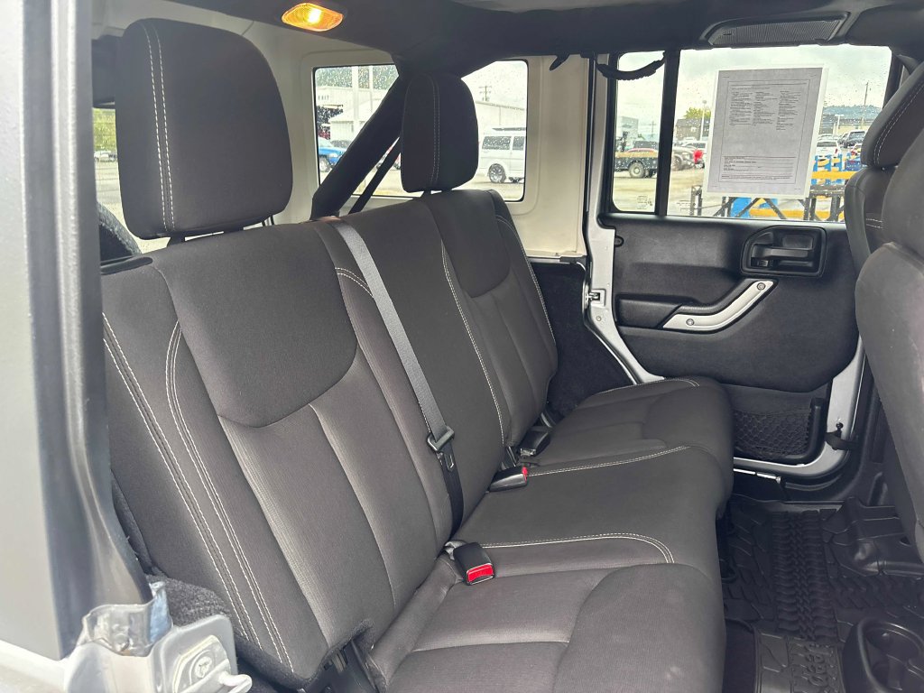 Used 2015 Jeep Wrangler Unlimited Sahara AWD/4WD image 23