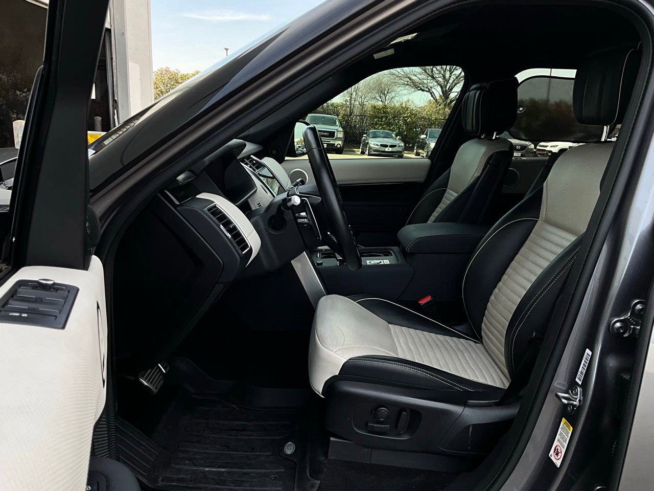 Used 2022 Land Rover Discovery S R-Dynamic image 10