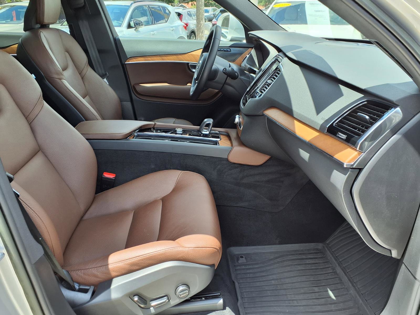 Certified 2023 Volvo XC90 B6 Plus w/ Protection Package Premier AWD/4WD image 11