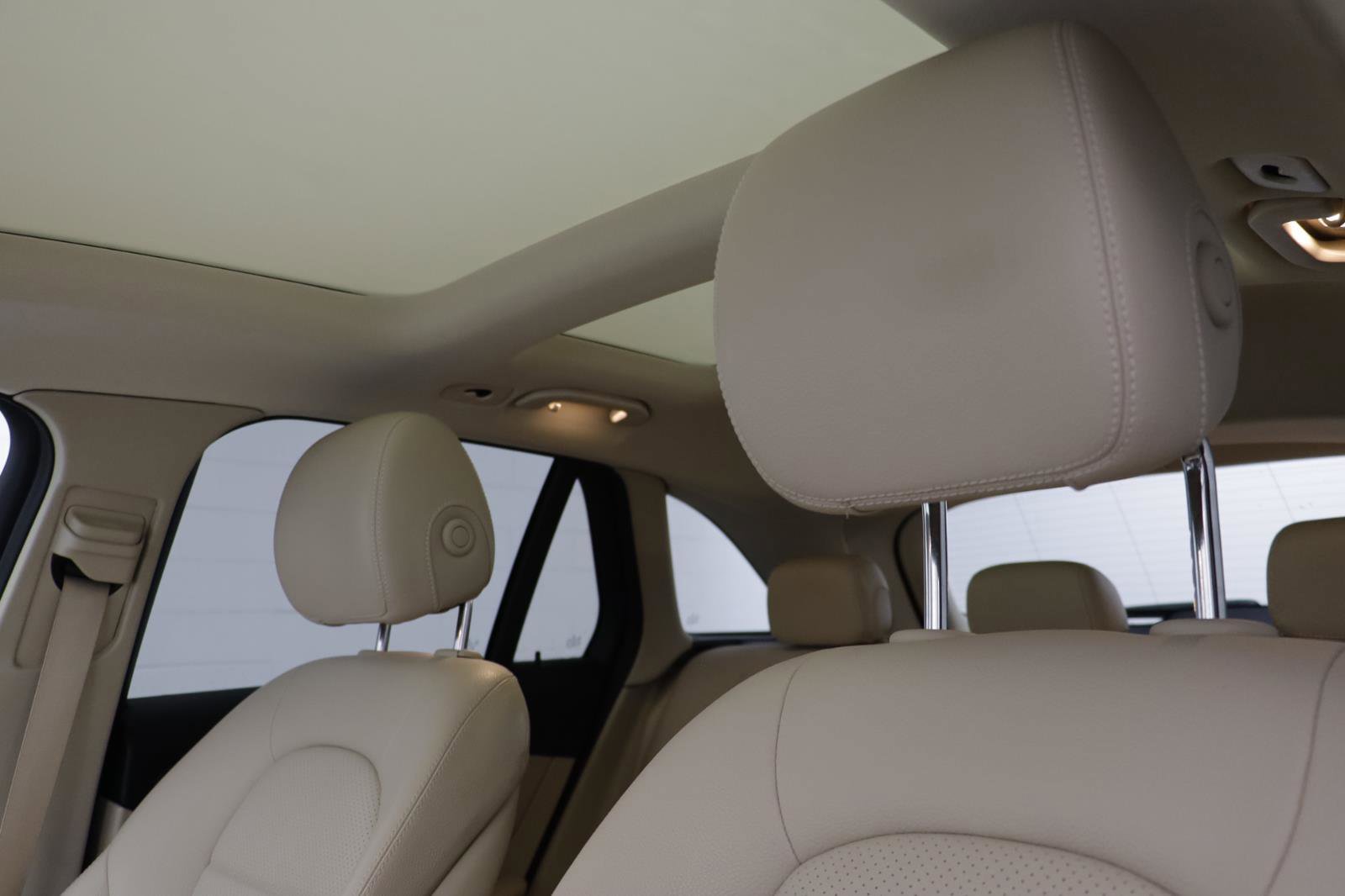 Used 2021 Mercedes-Benz GLC 300 4MATIC image 15