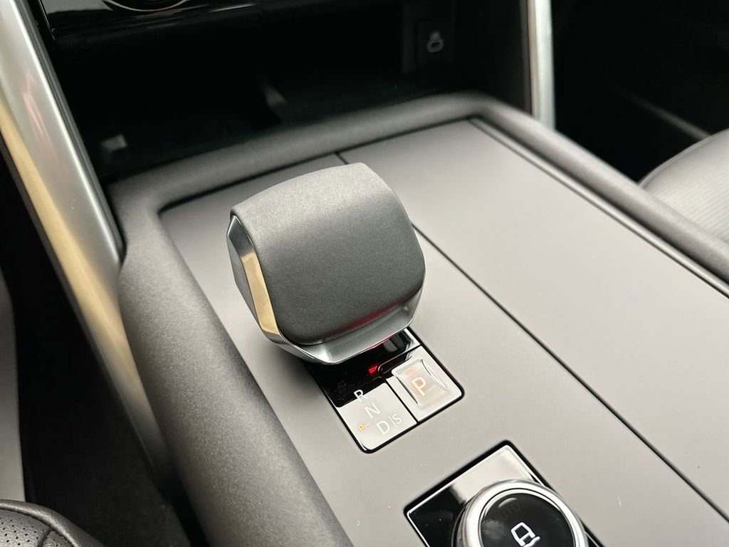 Certified 2025 Land Rover Discovery Dynamic SE AWD/4WD image 10