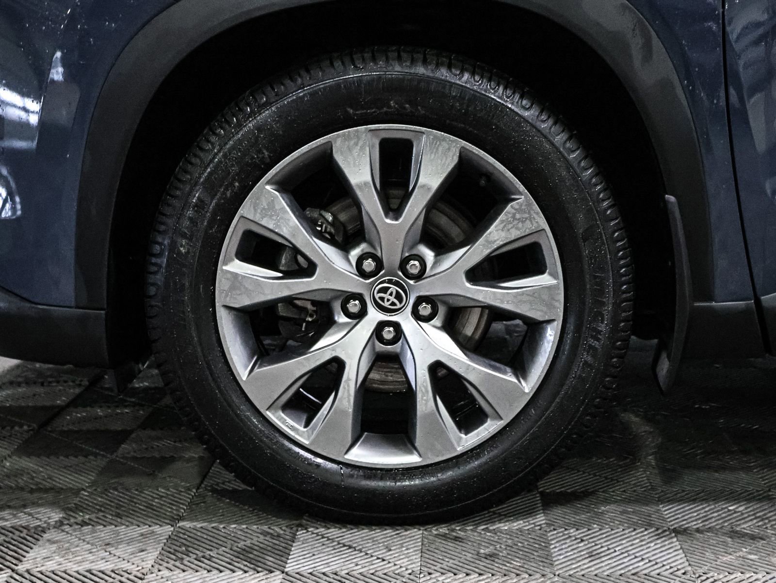 Used 2024 Toyota Grand Highlander Limited image 17