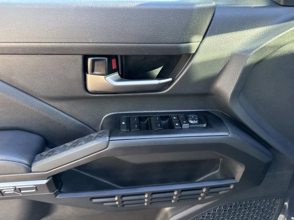 Used 2025 Toyota Tacoma TRD Sport image 21