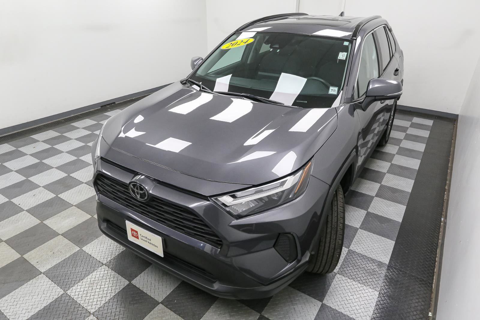 Used 2024 Toyota RAV4 XLE w/ Convenience Package image 6