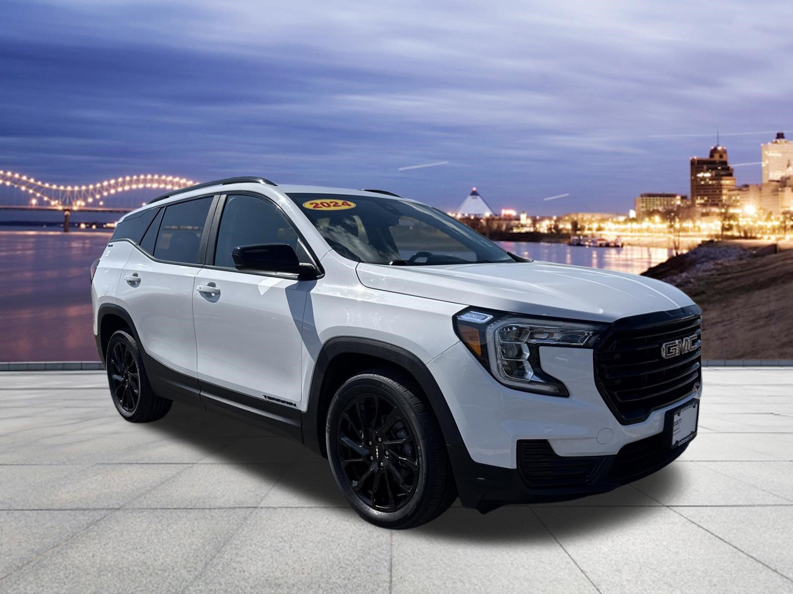 Used 2024 GMC Terrain SLE w/ Driver Convenience Package FWD image 4
