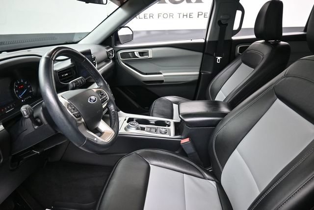 Used 2022 Ford Explorer XLT w/ Equipment Group 202A AWD/4WD image 16