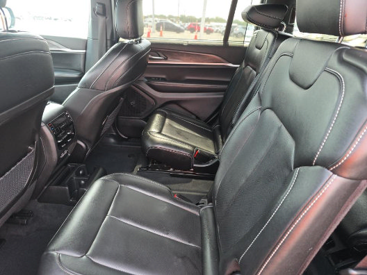 Used 2025 Jeep Grand Cherokee L Limited w/ Luxury Tech Group II AWD/4WD image 4