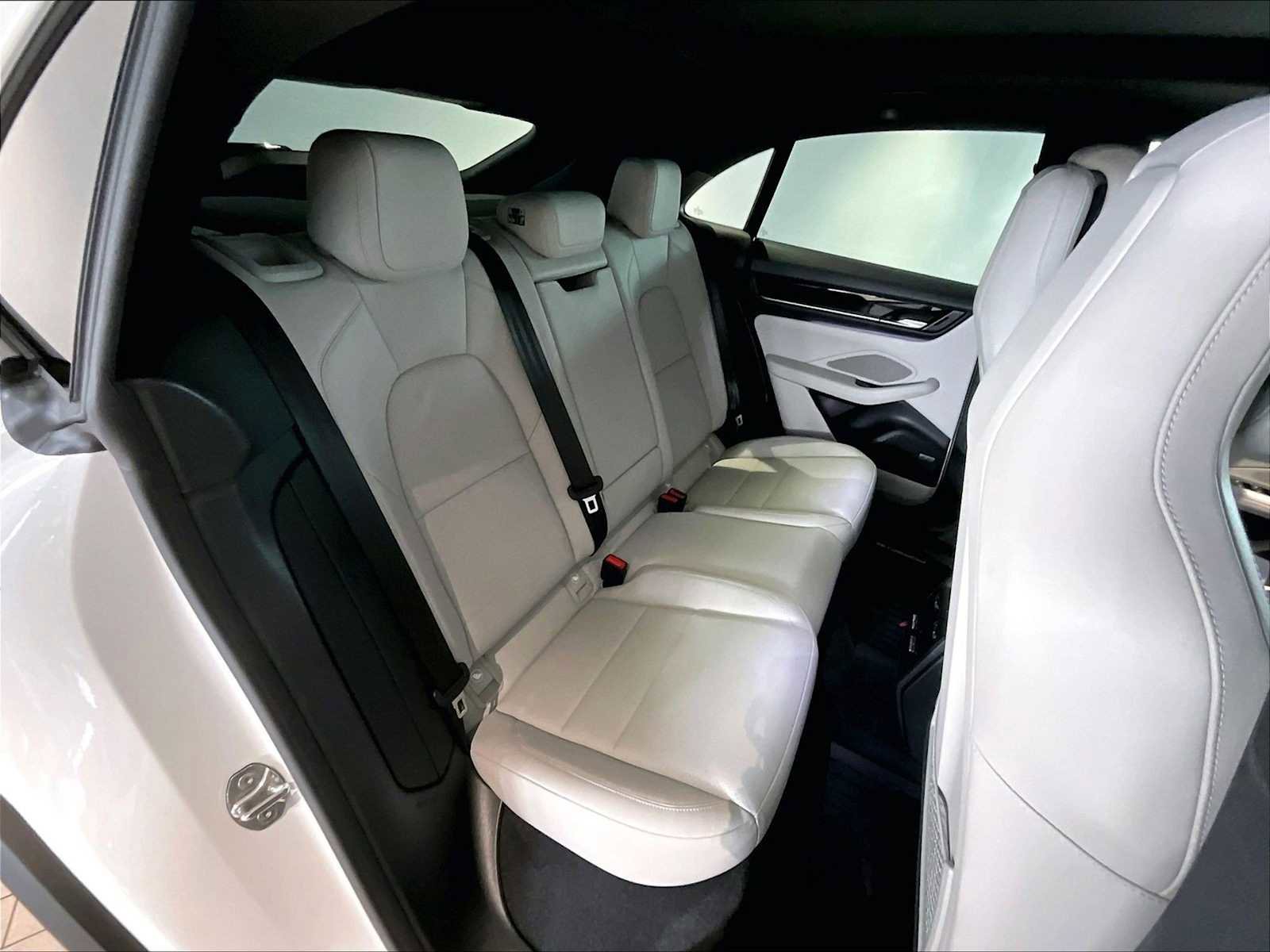 Used 2025 Porsche Macan 4 Electric image 30