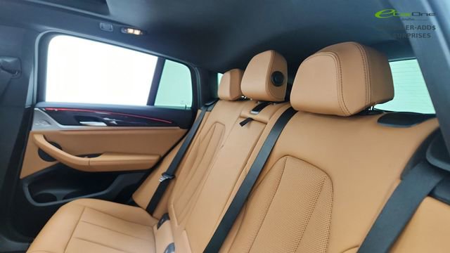 Used 2025 BMW X4 xDrive30i AWD/4WD image 29