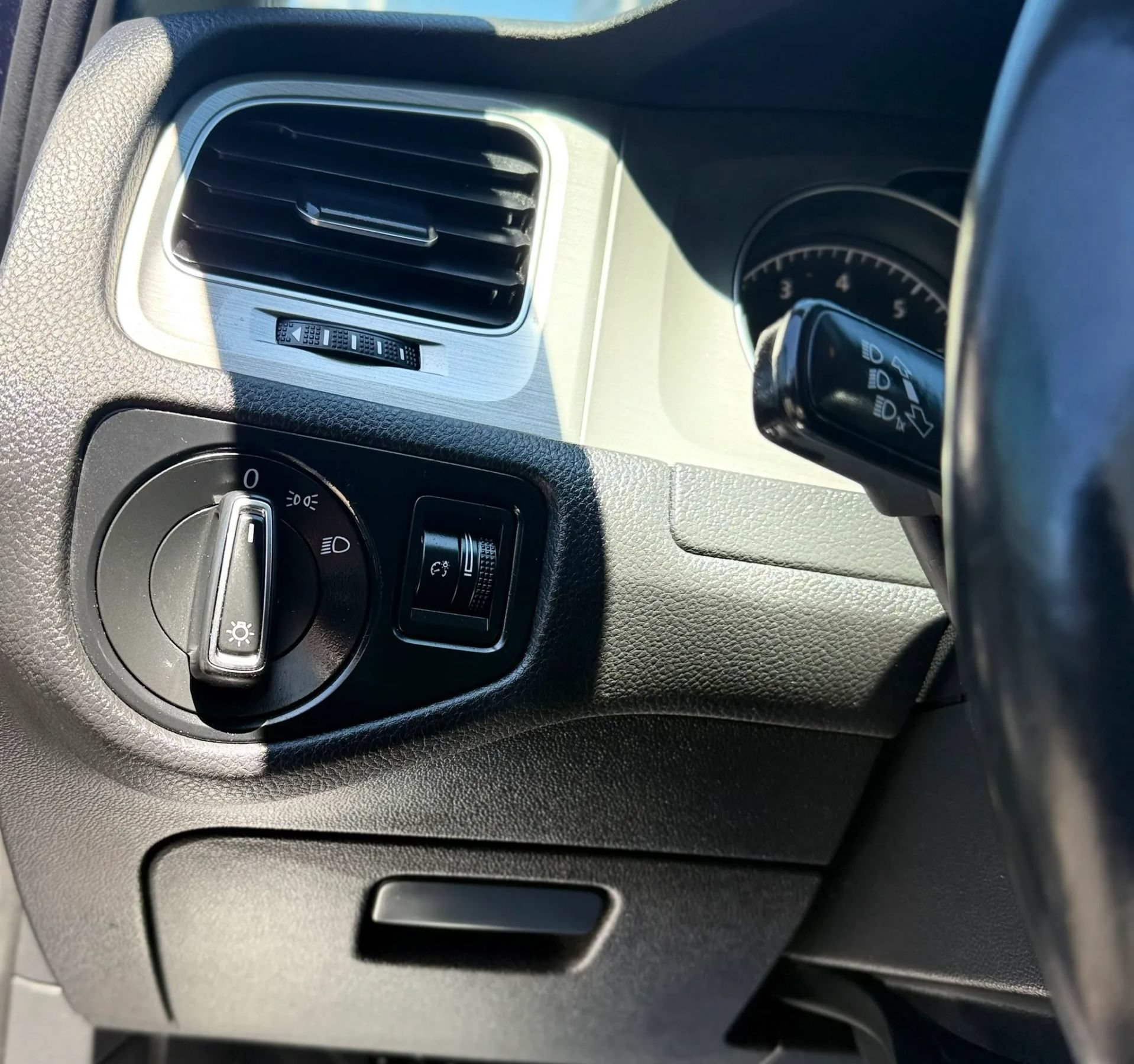 Used 2015 Volkswagen Golf S FWD image 20
