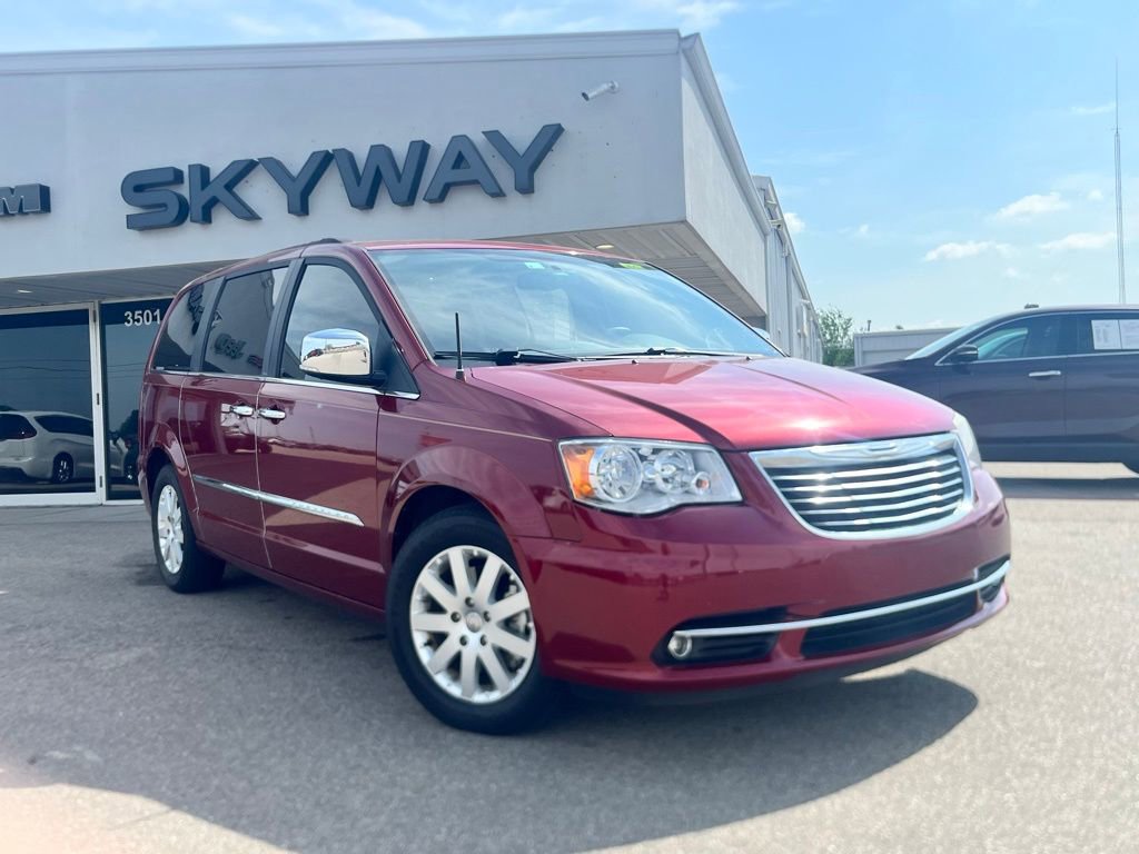 Used 2012 Chrysler Town & Country Touring-L w/ Entertainment Group #2 image 1