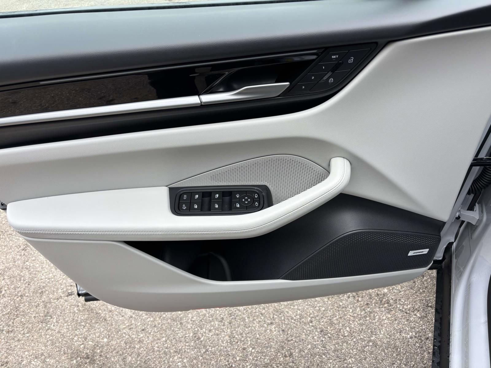 New 2026 Porsche Macan Electric RWD image 23