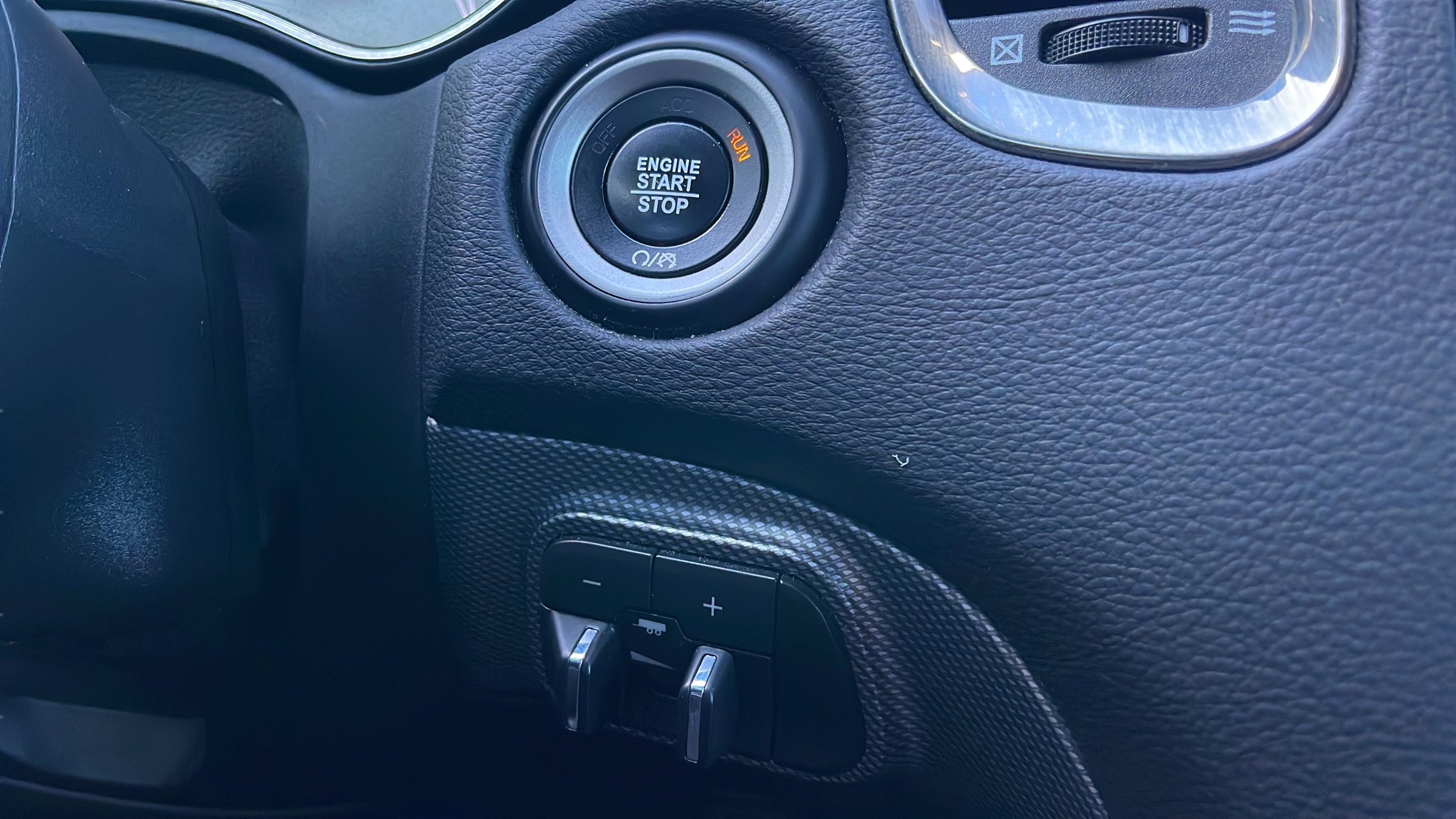 Used 2019 Dodge Durango R/T w/ Technology Group image 19