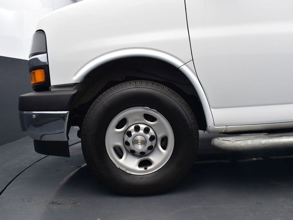 Used 2023 Chevrolet Express 2500 w/ Driver Convenience Package image 5