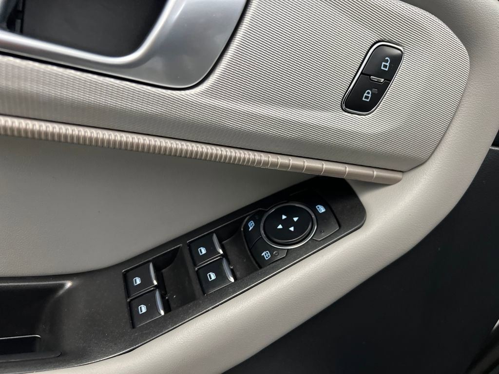 Used 2025 Ford Explorer Active w/ Active Comfort Package image 12