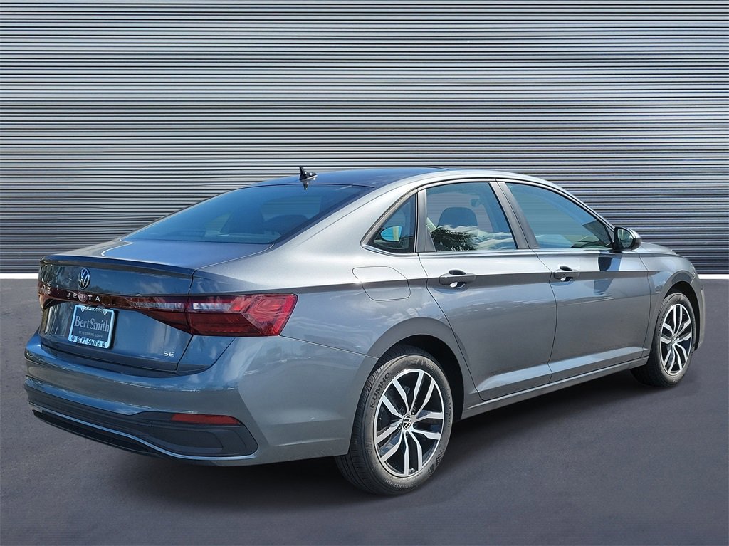New 2026 Volkswagen Jetta SE image 3