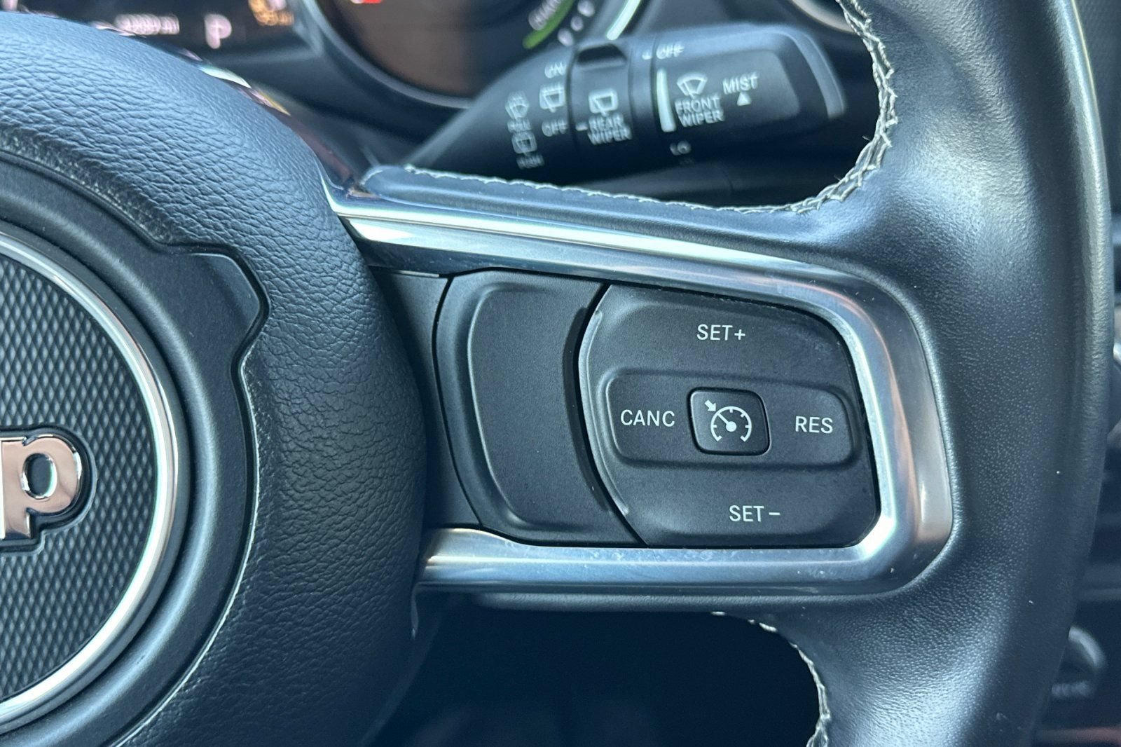 Used 2022 Jeep Wrangler Unlimited Sahara AWD/4WD image 32