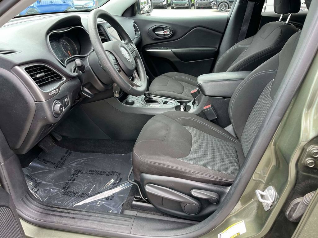 Used 2019 Jeep Cherokee Latitude w/ Popular Appearance Group AWD/4WD image 15