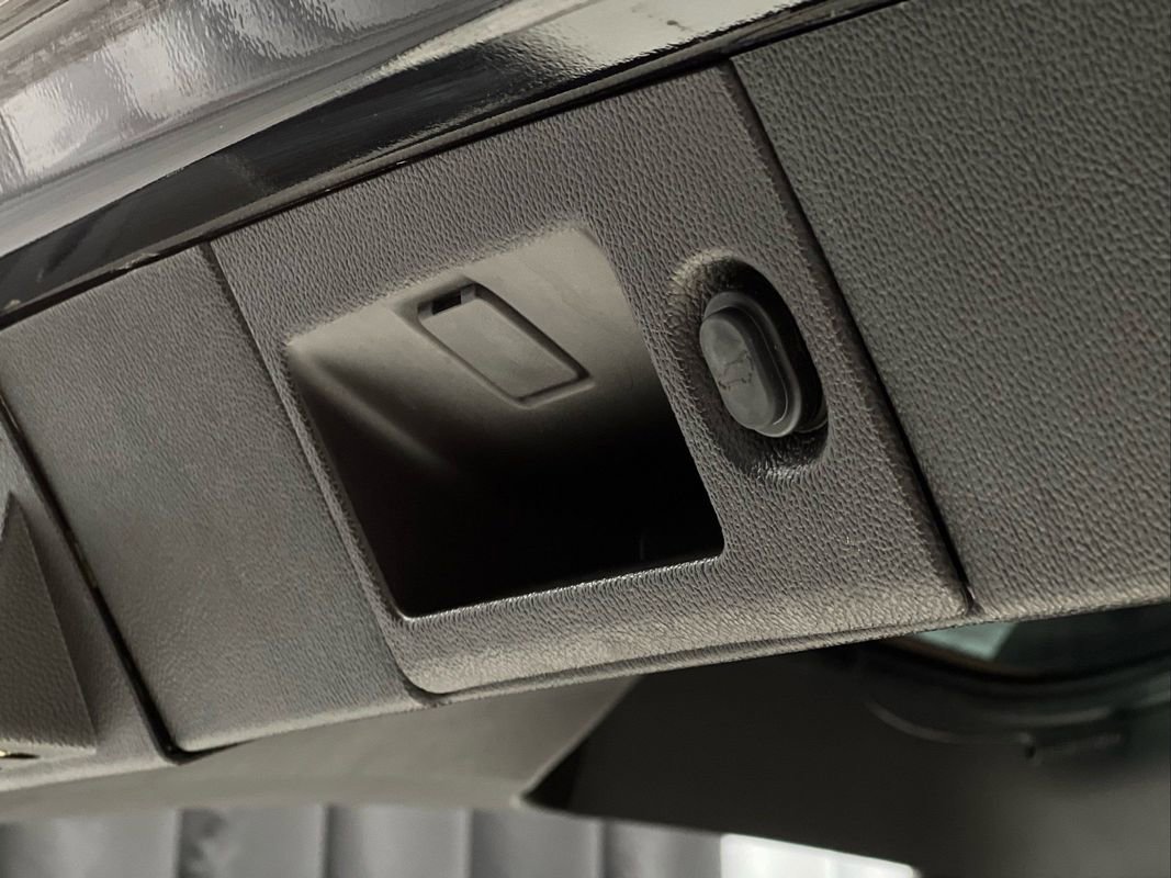 Used 2015 Cadillac Escalade ESV Platinum image 41