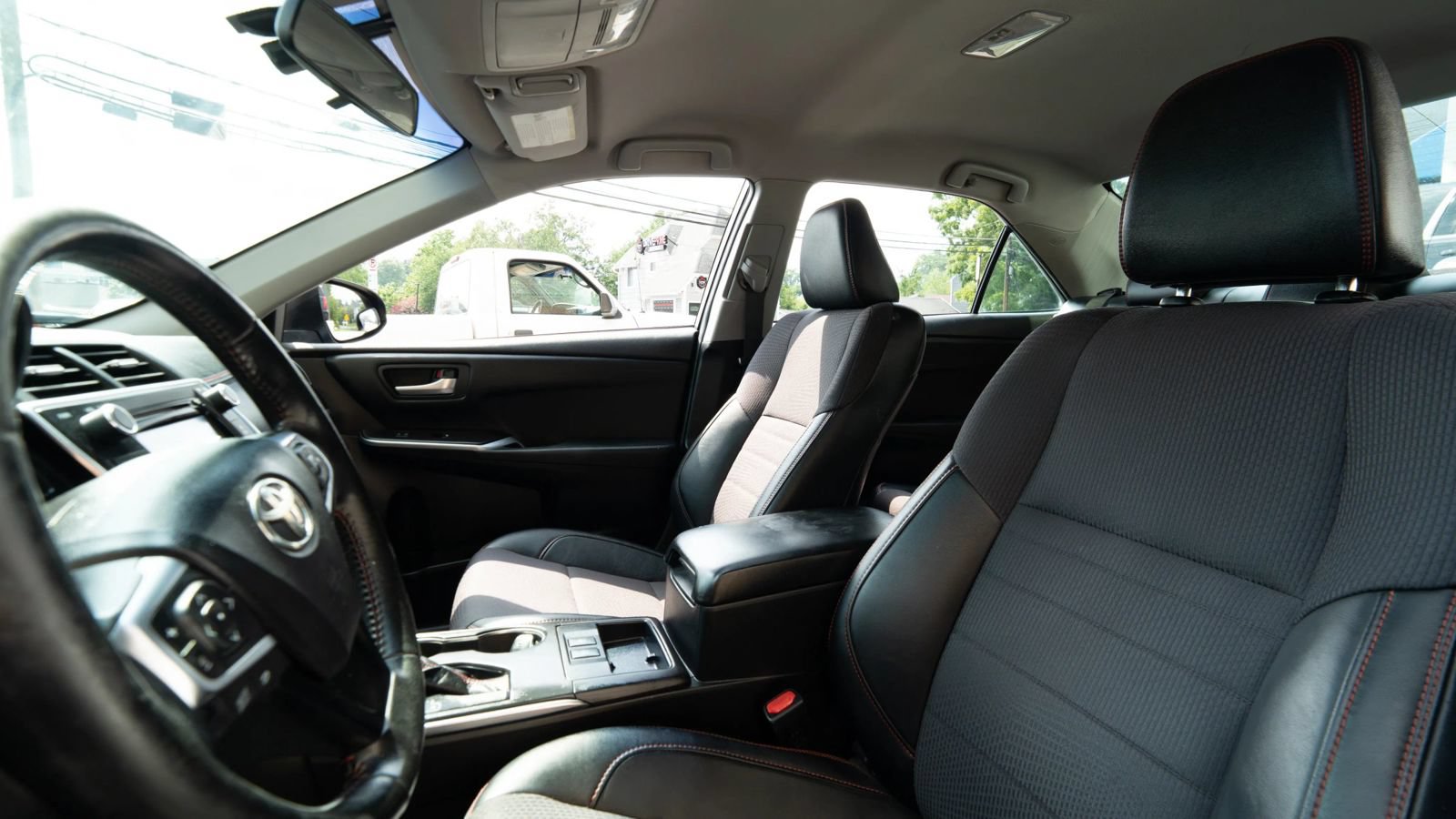Used 2016 Toyota Camry SE FWD image 26