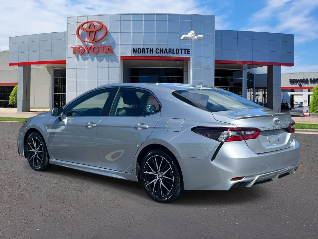 Used 2024 Toyota Camry SE FWD image 5