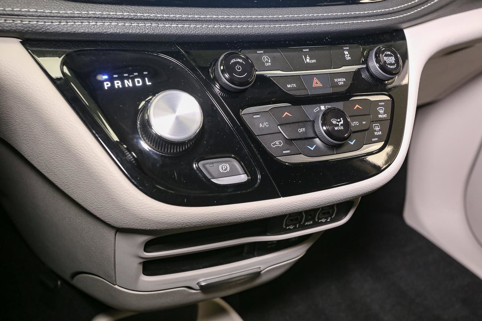 Used 2022 Chrysler Pacifica Touring-L image 33