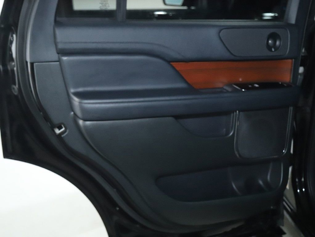 Used 2022 Lincoln Navigator Reserve image 13