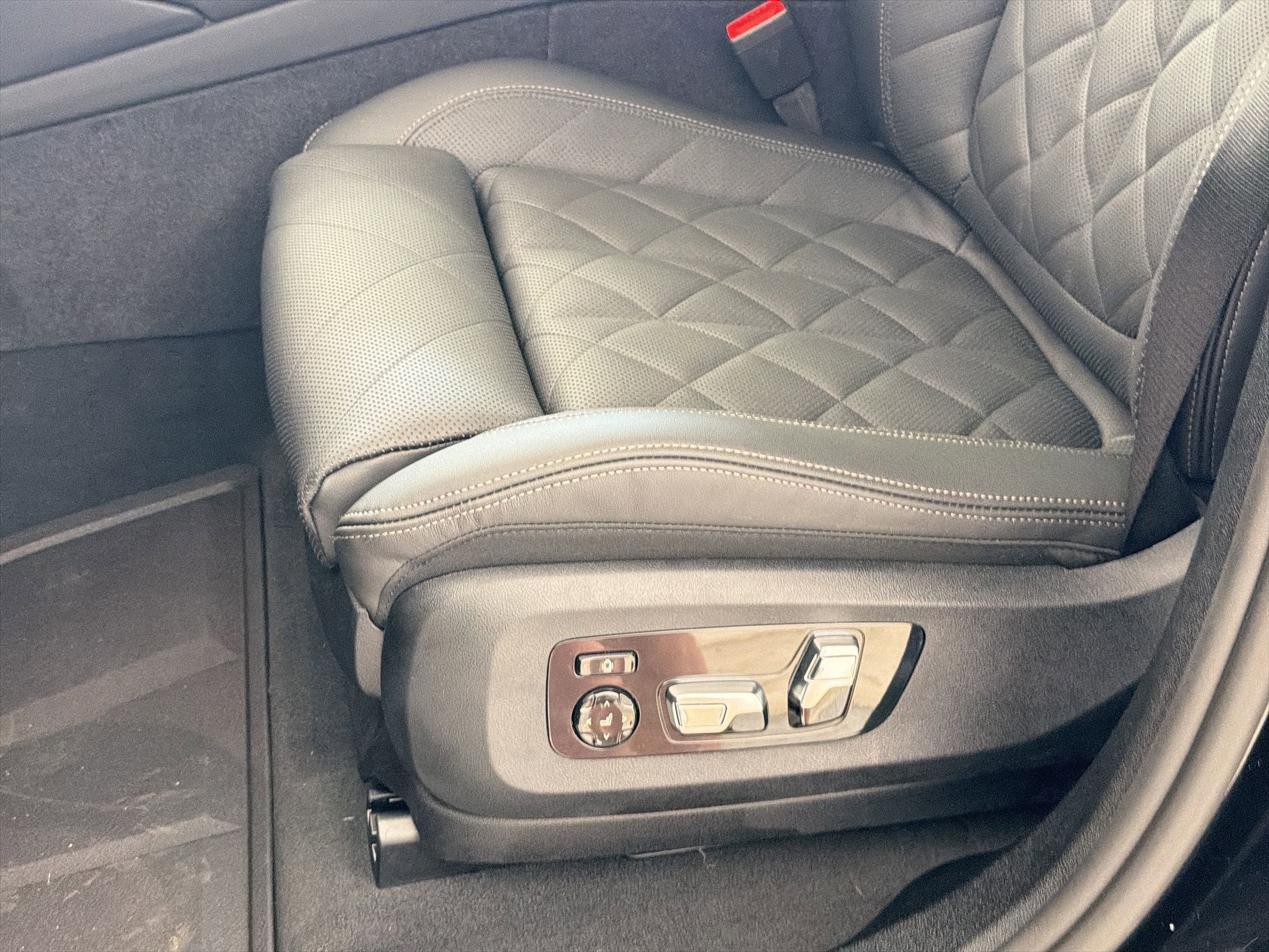 New 2026 BMW X6 xDrive40i image 14