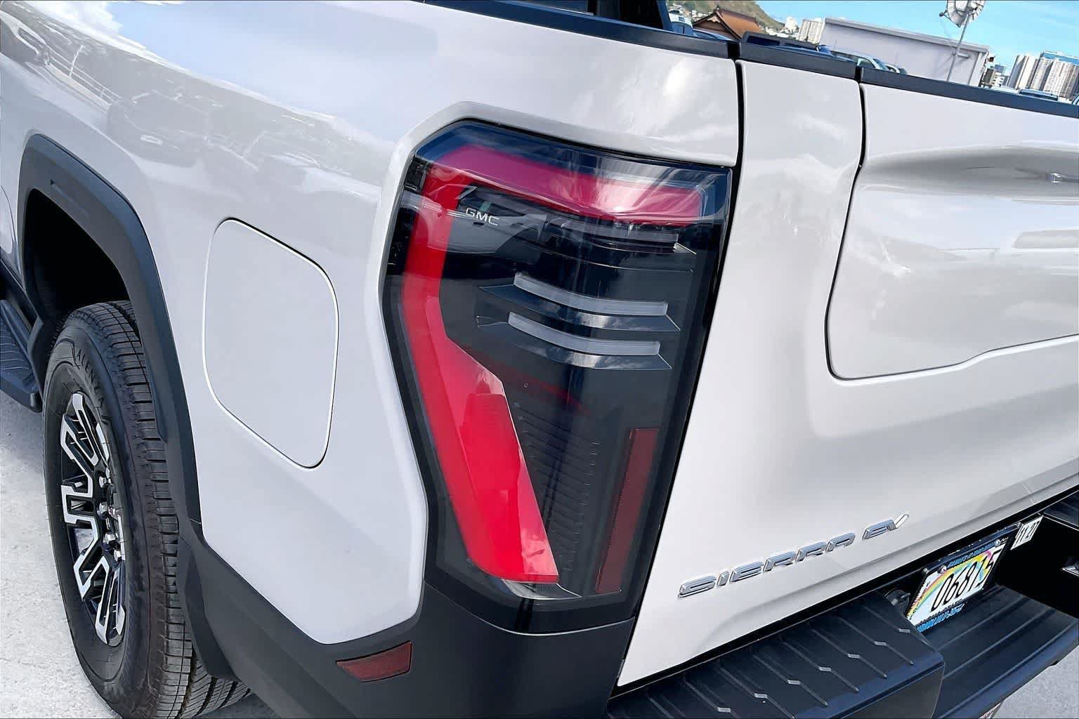 Used 2026 GMC Sierra EV Elevation AWD/4WD image 32