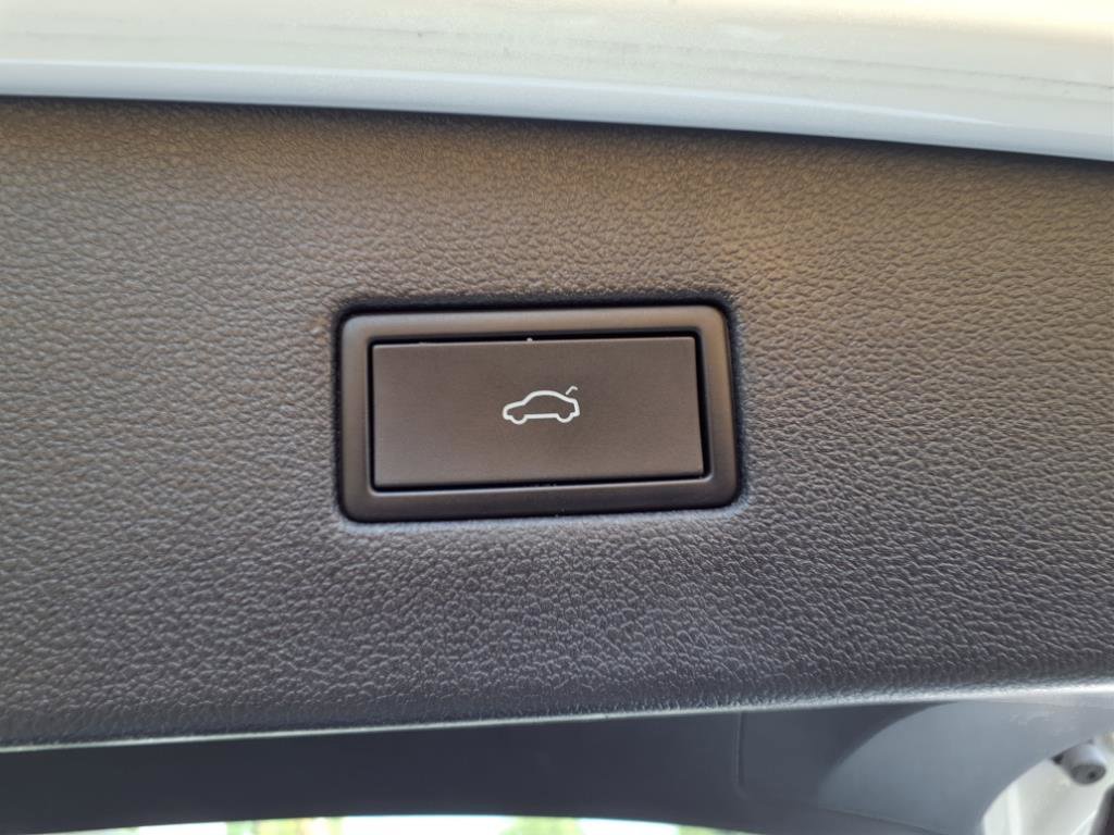 Used 2022 Volkswagen Tiguan SE w/ Panoramic Sunroof Package image 34